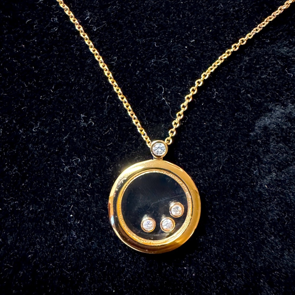 Elegant Gold and 3 diamonds Pendant Necklace